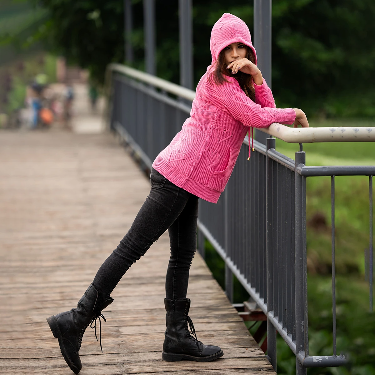 Trendy Pink Winter Knit Hoodie for Women - Image 6